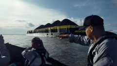 KN Kuda Laut 403 Bakamla RI bantu kapal tongkang kandas di Perairan Samarinda